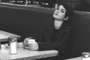 قهوهات را بنوش و باور کن من به فنجان تو نمیگنجم Wiona Ryder