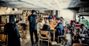 «ابتکار» از ۵۰۰ سال قدمت قهوهخوری در میان ایرانیان گزارش میدهد کافه وادی کافهنشینی تهران ایران آیکافی