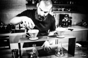 چگونه باریستاهای خوبتان را از دست ندهید باریستا کافه آیکافی آرمین جهانپناه