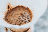 چطور از قهوهی تازهبرشت عصارهگیری کنیم؟ دمآوری قهوه